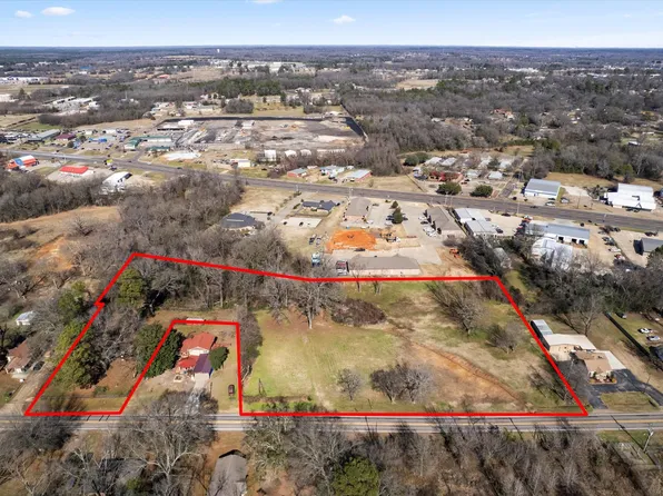 W 1st St, Mount Pleasant, TX 75455