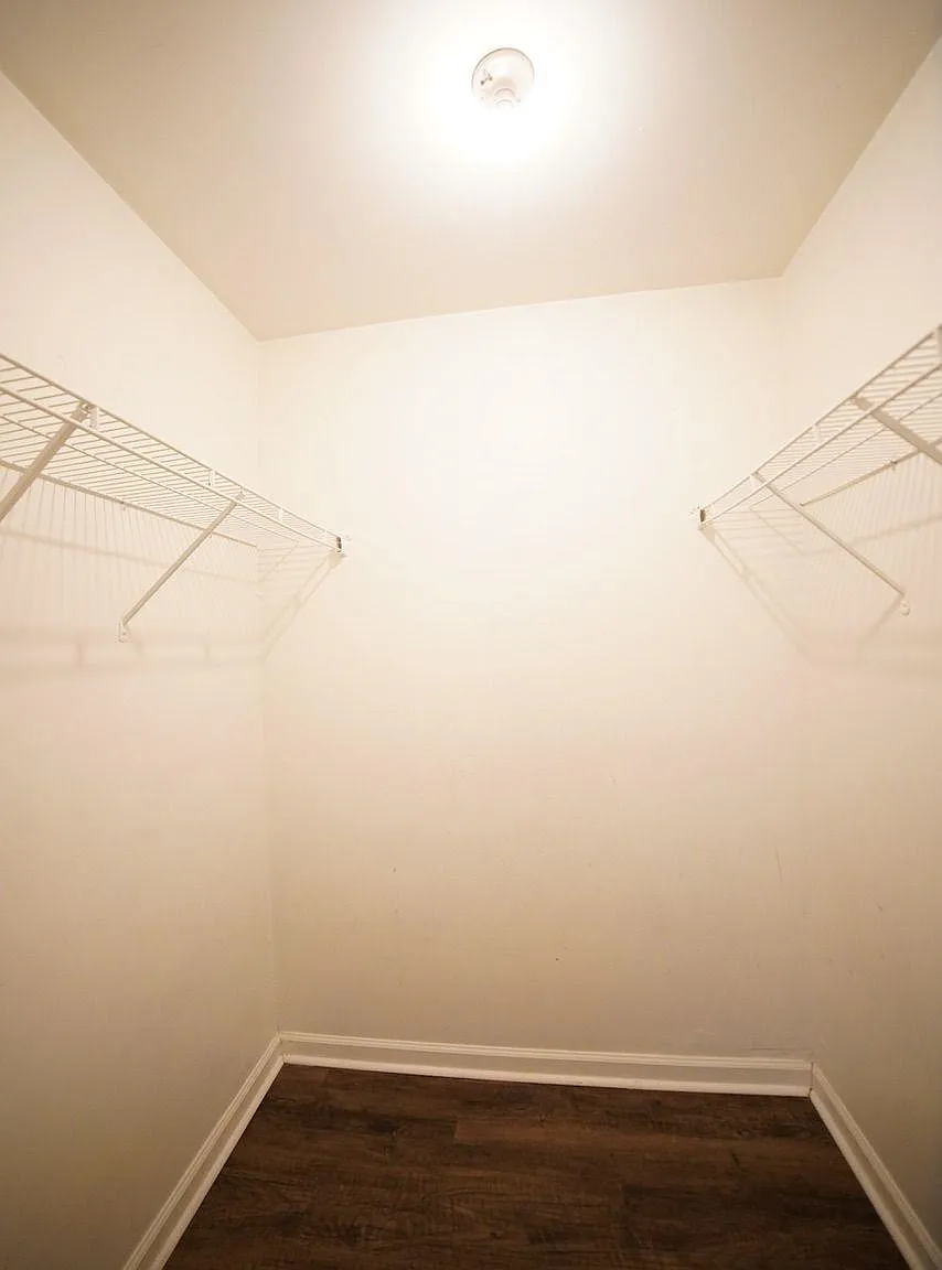 2 bed, 950 sqft, $1,050 — Photo 2