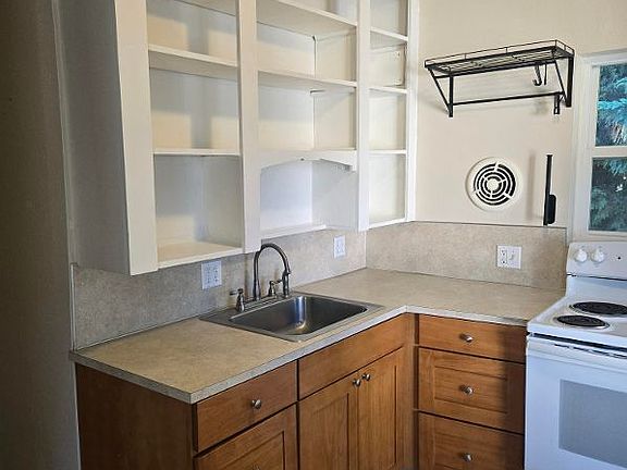 3rd image of 3211 SE 11th Ave APT 5