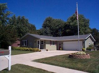 1409 Hazelwood Dr, Manitowoc, WI 54220
