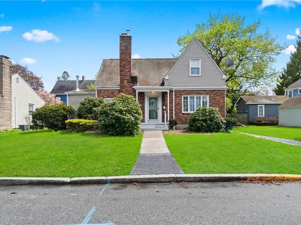 147 Trent St, Woonsocket, RI 02895