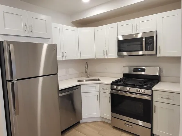 562 24th St NE, Washington, DC 20002