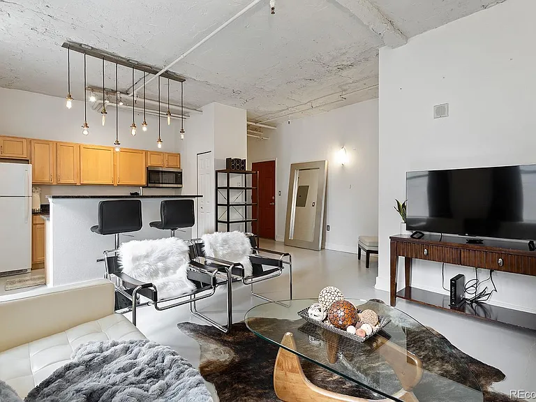 444 17th St #209 — Photo 9