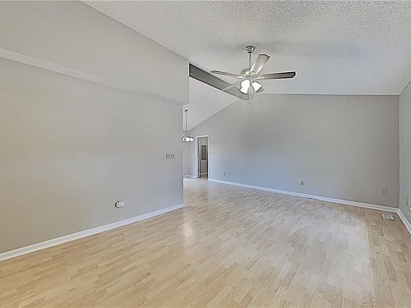 4th image of 114 Overland Dr