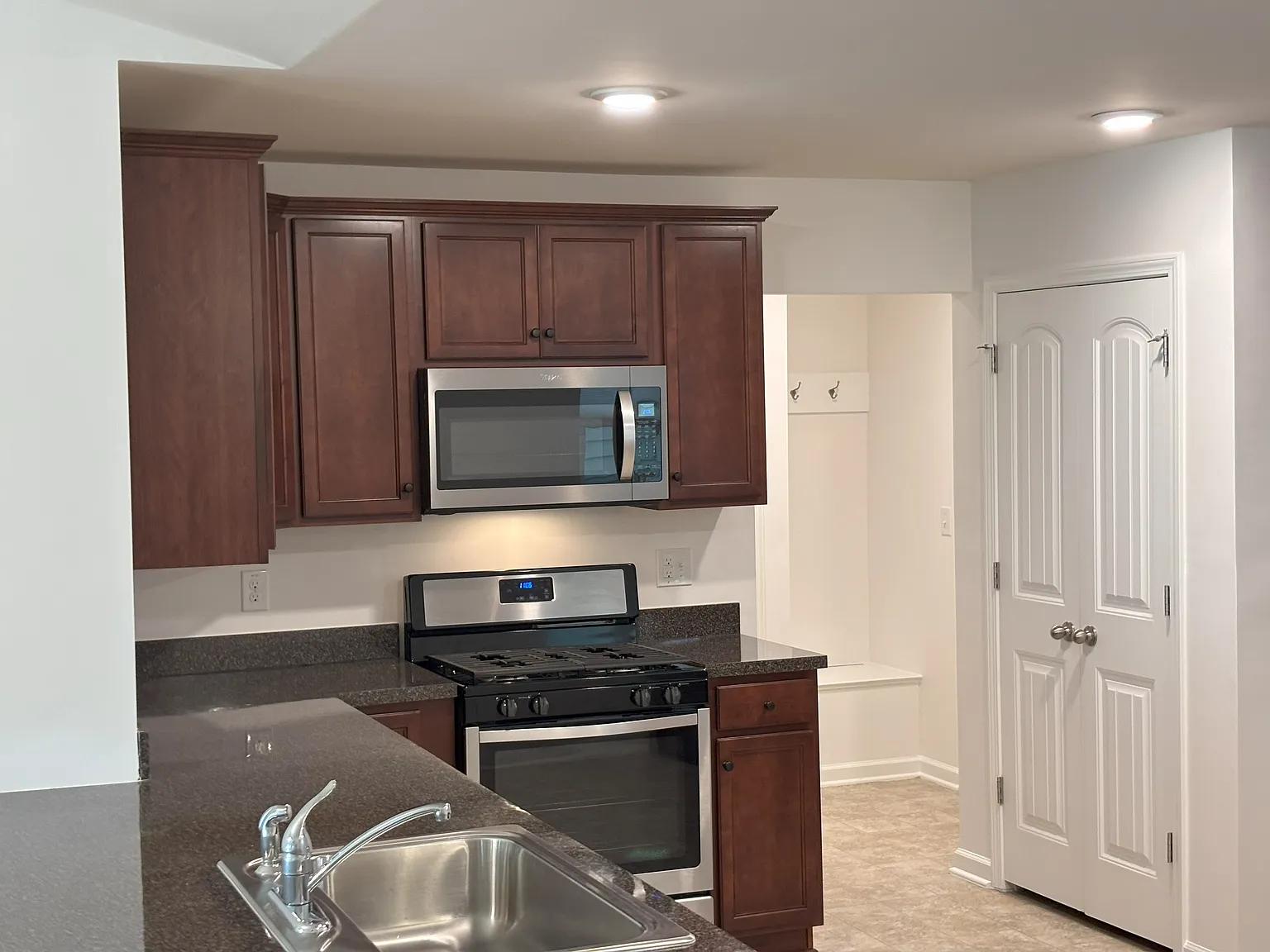 3 bed, 1763 sqft, $2,150 — Photo 4