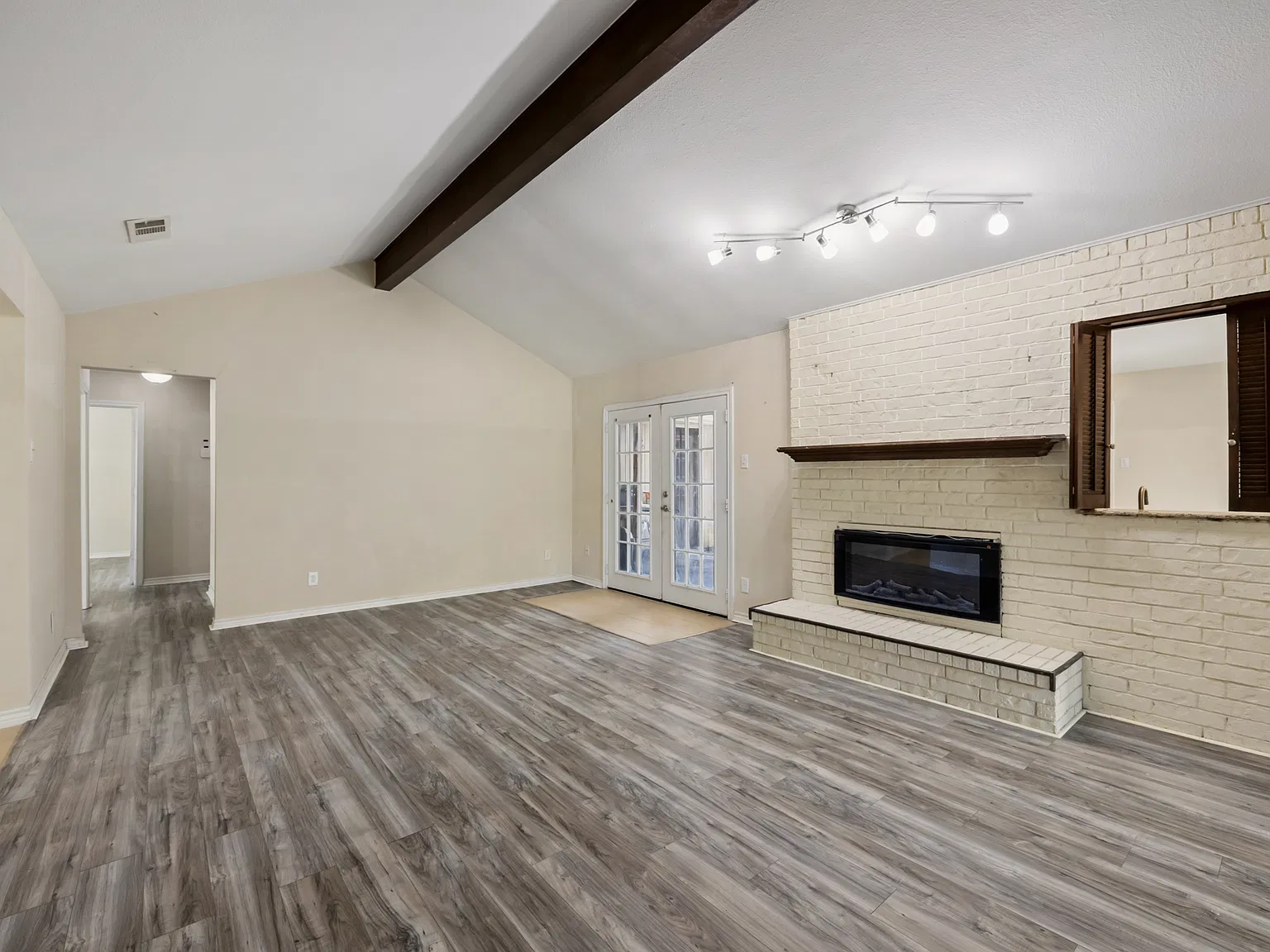3 bed, 1960 sqft, $2,200 — Photo 4