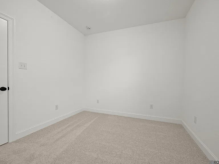 38405 Parliament Dr — Photo 15