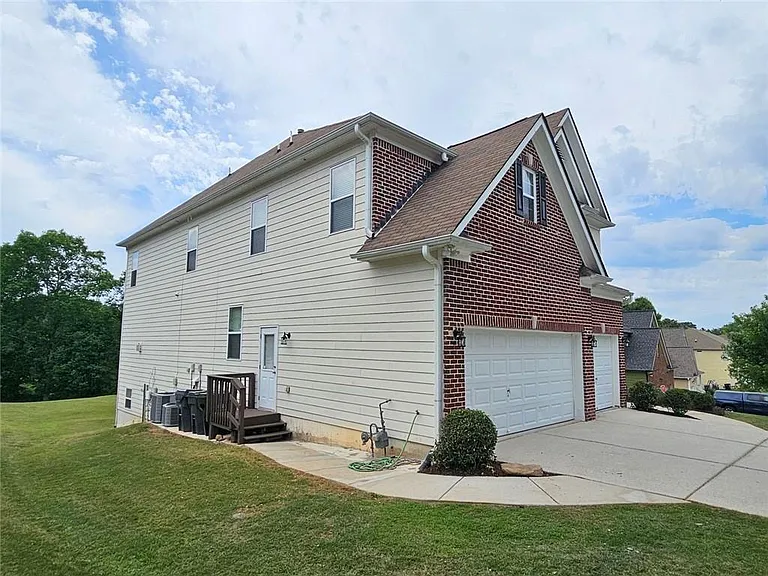 3755 Long Lake Dr — Photo 3