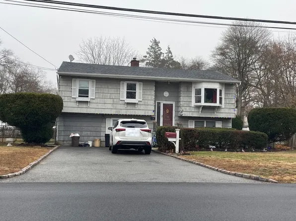 1337 Ackerson Blvd, Bay Shore, NY 11706
