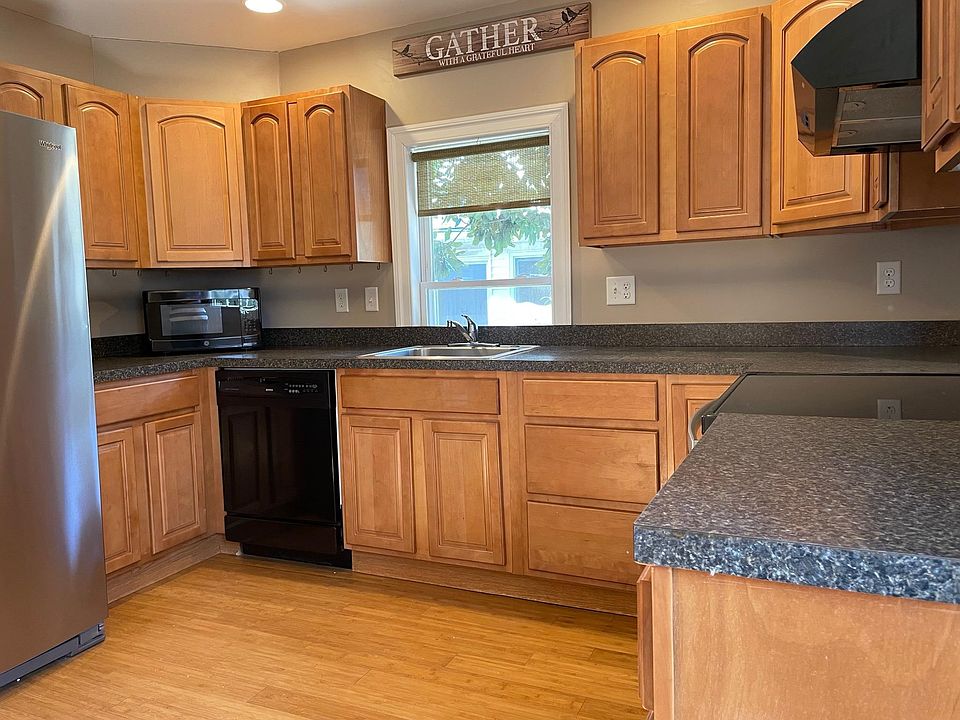 Spacious kitchen with new oven and microwave