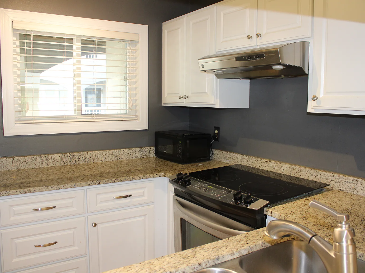 1000 Brighthurst Dr — Photo 4
