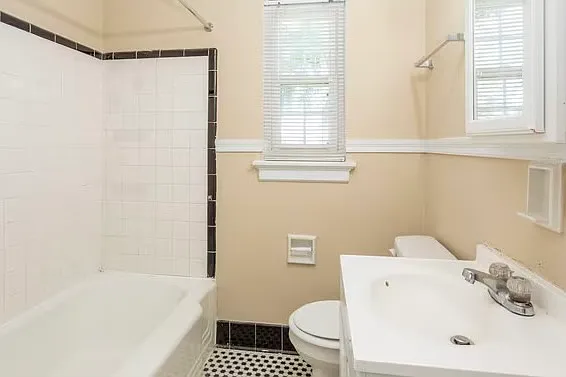 Haymount Court Historic Apartments — Photo 4