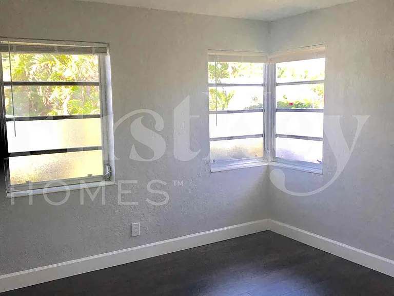 1640 NE 32nd Pl — Photo 14