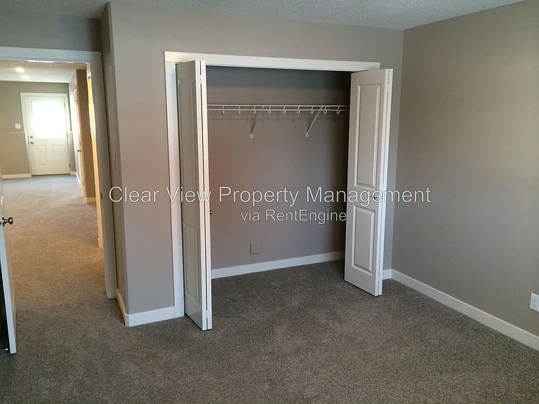264 Sunridge Rd W — Photo 11