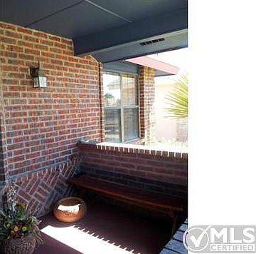 4th image of 644 Hempstead Dr