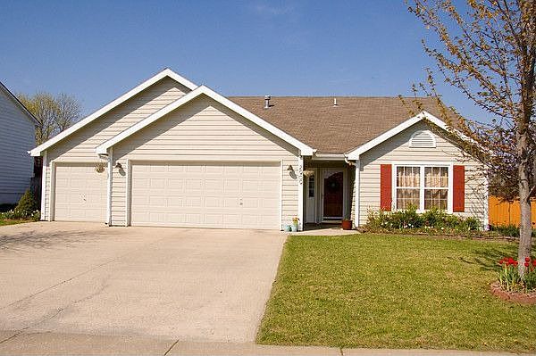 Front of 2909 Whitmore Dr