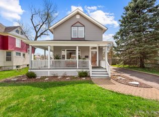 521 South St, Elgin, IL 60123