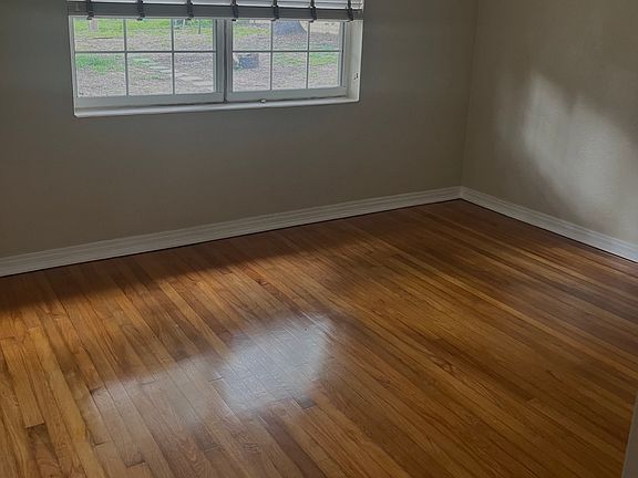 2nd image of 423 W Maxwell St