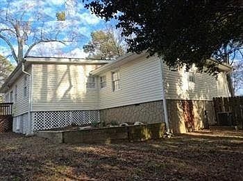 2nd image of 1900 Maxine Ln