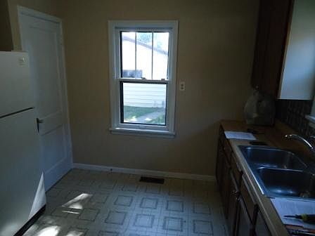 5th image of 4206 Sheridan Ave N
