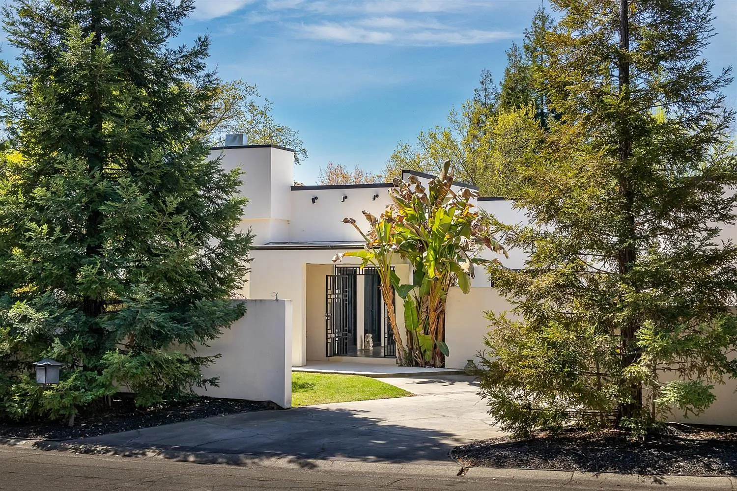 937 Saverien Dr photo 1