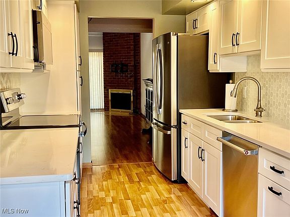 4th image of 250-11 Laurel Cir