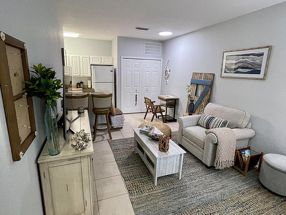 4th image of 13700 RICHMOND PARK Drive #704