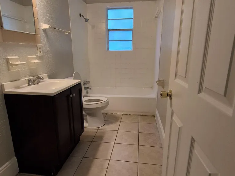 349 Phelps St — Photo 6