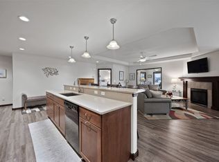 1908 Rosehill Dr SW, Cedar Rapids, IA 52404