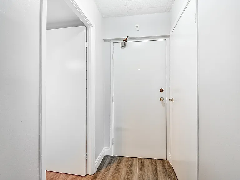 82 Delaware Ave — Photo 44