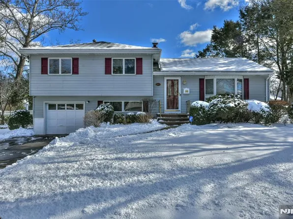 684 Cambridge Rd, Paramus, NJ 07652