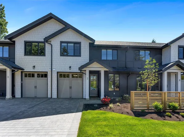 3333 Henderson Rd #3, Oak Bay, BC V8P 5A5