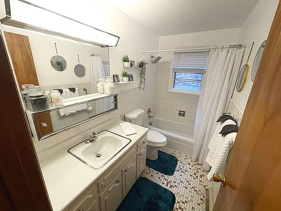 Unit A - Bathroom