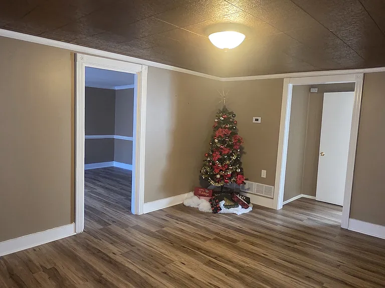 7043 S Goddard Rd — Photo 5