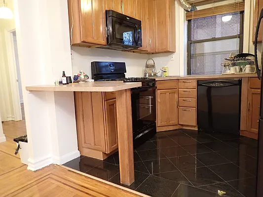 Rented by Hakeem Shahid, LREB | media 22