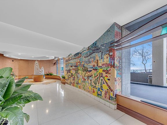 4th image of 6301 N Sheridan Rd APT 11R