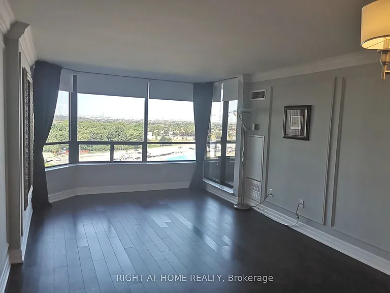 7440 Bathurst St #1102 — Photo 7