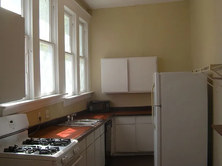 915 W 23rd St #C — Photo 11