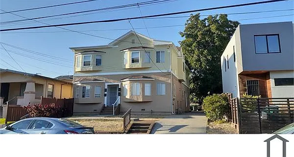 744 34th St — Photo 1