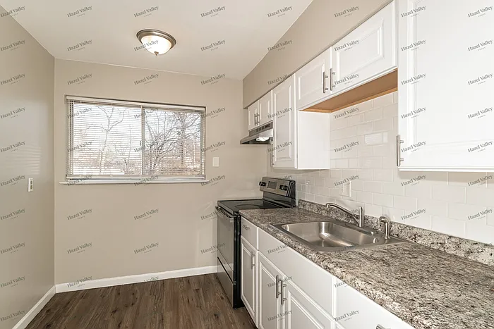 7048 Clover Ln — Photo 6