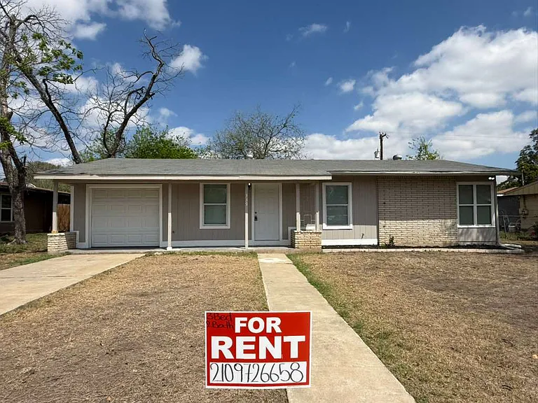 339 Brettonwood Dr — Photo 1