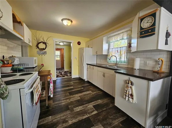 201 Main Street, Glaslyn, SK S0M 0Y0