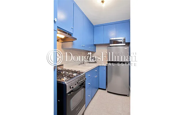 Sold by Douglas Elliman | media 8