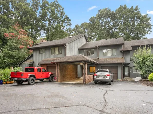 210 College Rd APT 605, Greensboro, NC 27410
