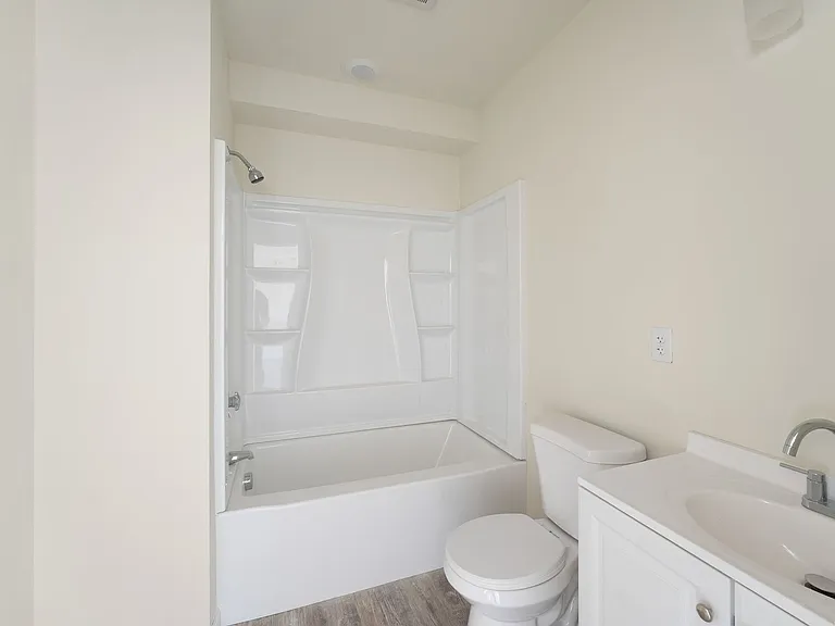 Pine Street Apartments — Photo 17