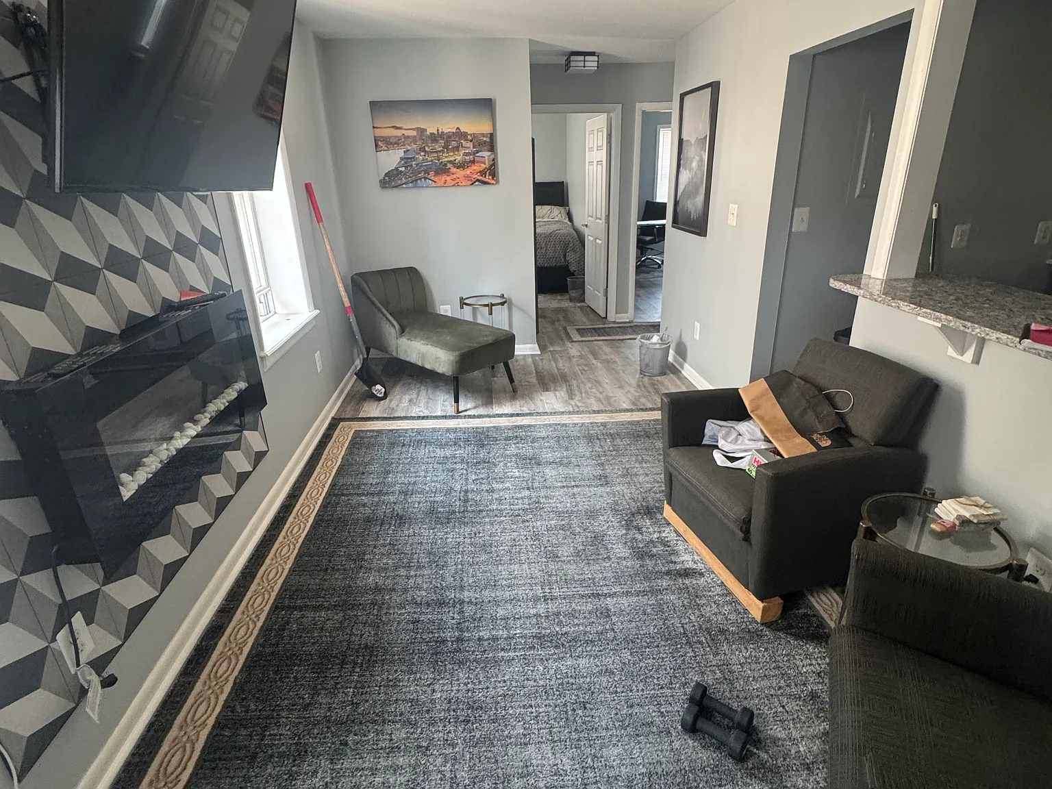 3 bed, 1000 sqft, $1,850 — Photo 1