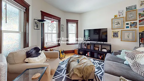 102 Raymond Ave Photo 1