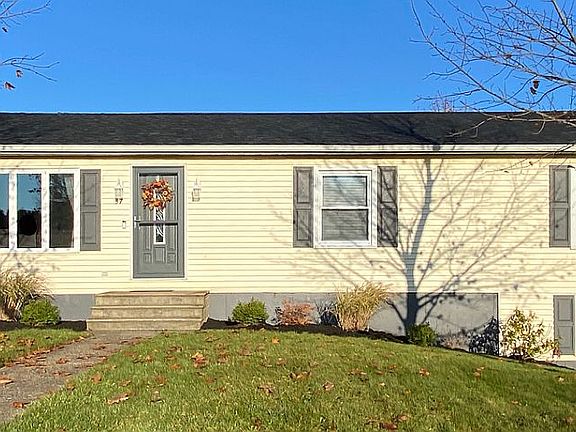 2nd image of 37 Lincoln Cir