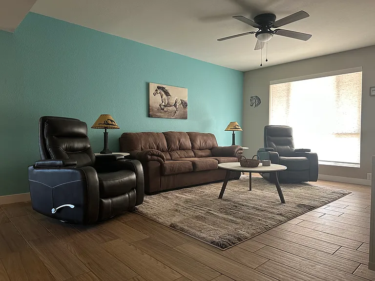 1814 W Kerry Ln — Photo 8