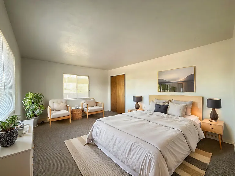 804 S Riverside Dr — Photo 4